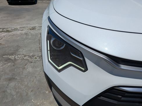 Certified 2023 Kia Niro EX FWD image 10