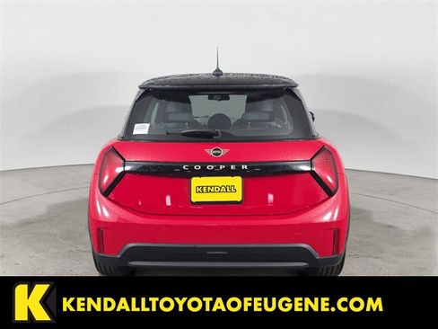 Used 2025 MINI Cooper 2-Door Hardtop image 4