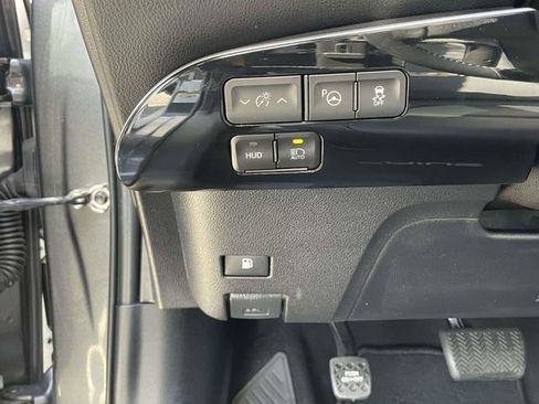Used 2019 Toyota Prius XLE w/ Advanced Technology Package AWD/4WD image 21