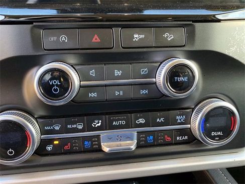 Used 2024 Ford Expedition XLT image 18