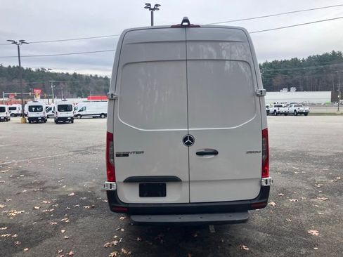 Used 2022 Mercedes-Benz Sprinter 2500 image 27