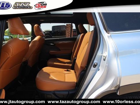 Used 2021 Toyota Highlander Platinum AWD/4WD image 16