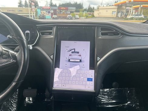 Used 2017 Tesla Model X 75D image 10