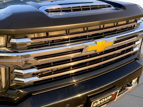 Used 2022 Chevrolet Silverado 3500 High Country w/ Technology Package AWD/4WD image 30