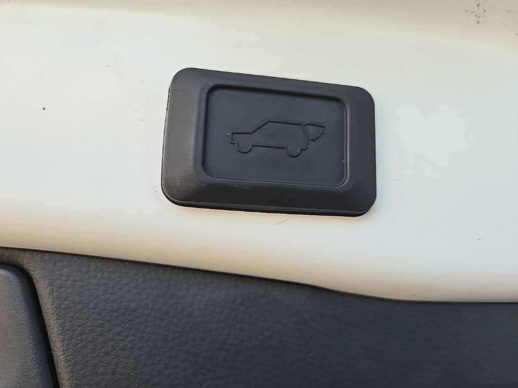 Used 2019 Toyota RAV4 Limited w/ Cold Weather Package AWD/4WD image 92
