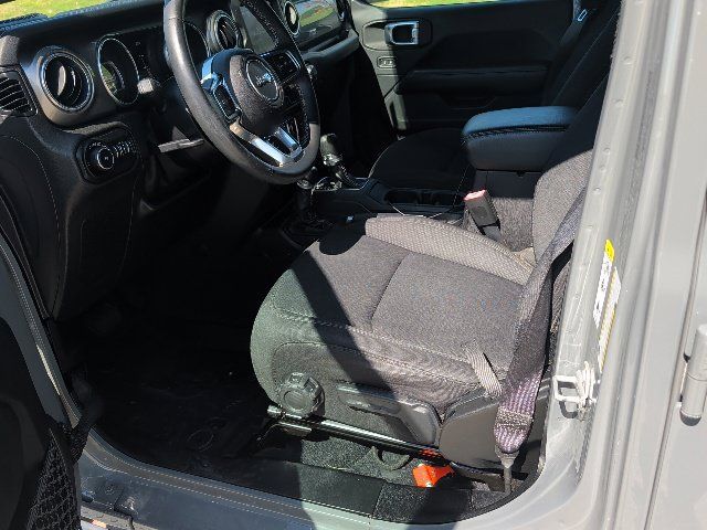 Used 2018 Jeep Wrangler Unlimited Sahara AWD/4WD image 15