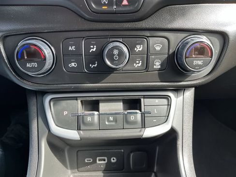 Used 2023 GMC Terrain SLE w/ Driver Convenience Package AWD/4WD image 17