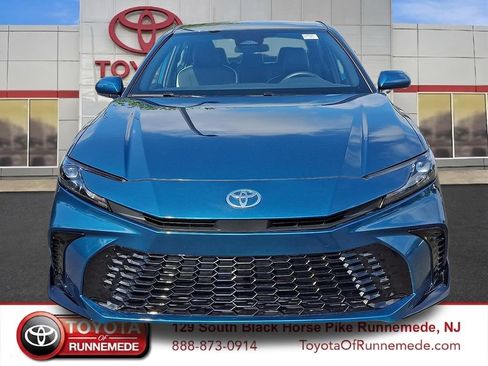 Used 2025 Toyota Camry SE FWD image 2
