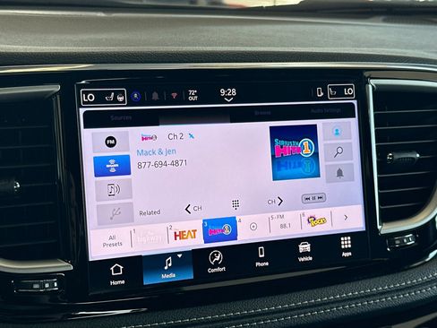 New 2025 Chrysler Pacifica Select image 16