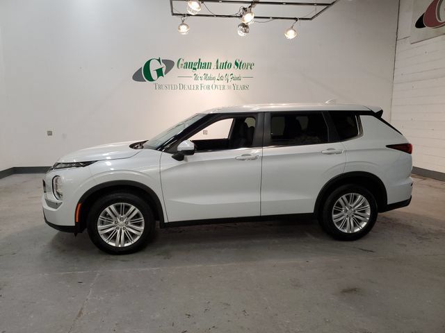 Used 2024 Mitsubishi Outlander ES AWD/4WD image 3