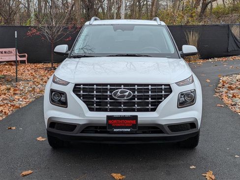Certified 2024 Hyundai Venue SEL image 9