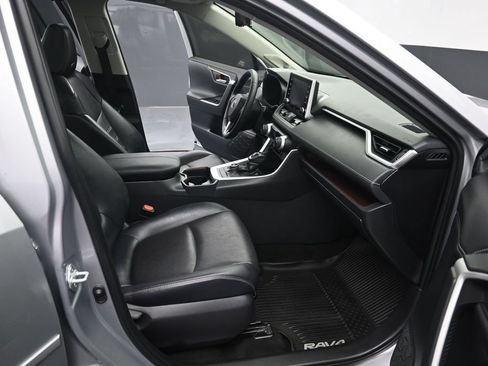 Used 2019 Toyota RAV4 Limited AWD/4WD image 34
