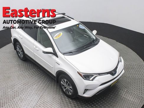 Used 2018 Toyota RAV4 XLE w/ Convenience Package image 3