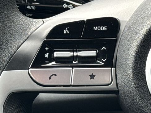 Used 2025 Hyundai Elantra SE FWD image 19