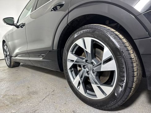 Used 2020 Audi e-tron Premium Plus image 8