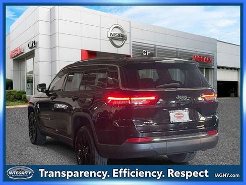 Used 2023 Jeep Grand Cherokee L Limited AWD/4WD image 8