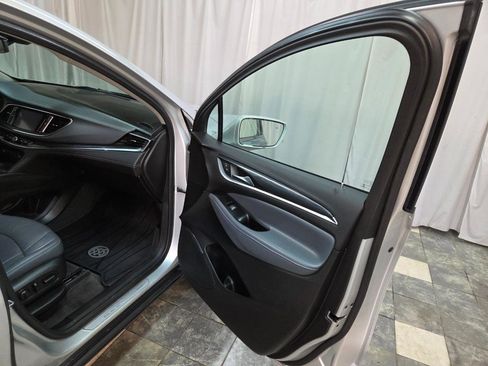 Used 2019 Buick Enclave Essence AWD/4WD image 10