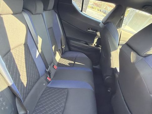 Used 2022 Toyota C-HR XLE image 16
