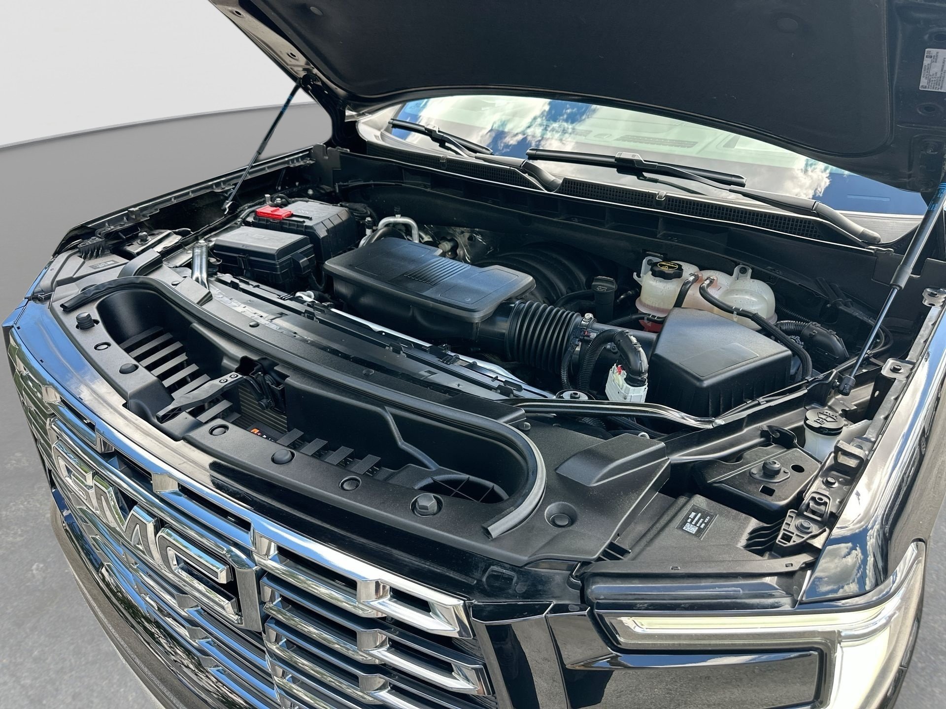 Certified 2025 GMC Yukon Denali Ultimate AWD/4WD image 30