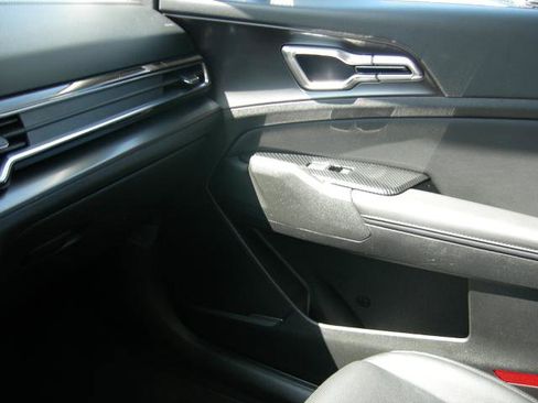 Used 2023 Kia Sportage EX image 16