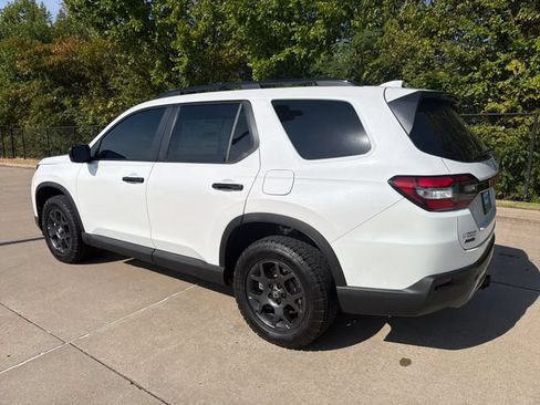 New 2026 Honda Pilot TrailSport image 3
