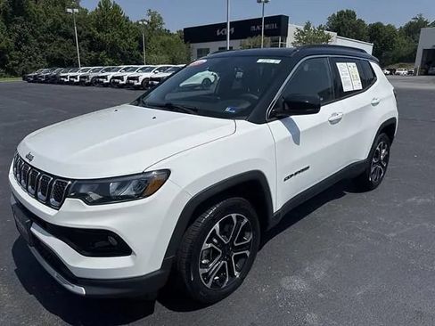Used 2023 Jeep Compass Limited w/ Sun and Sound Group AWD/4WD image 3
