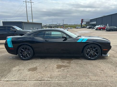 Used 2022 Dodge Challenger GT w/ Blacktop Package image 9