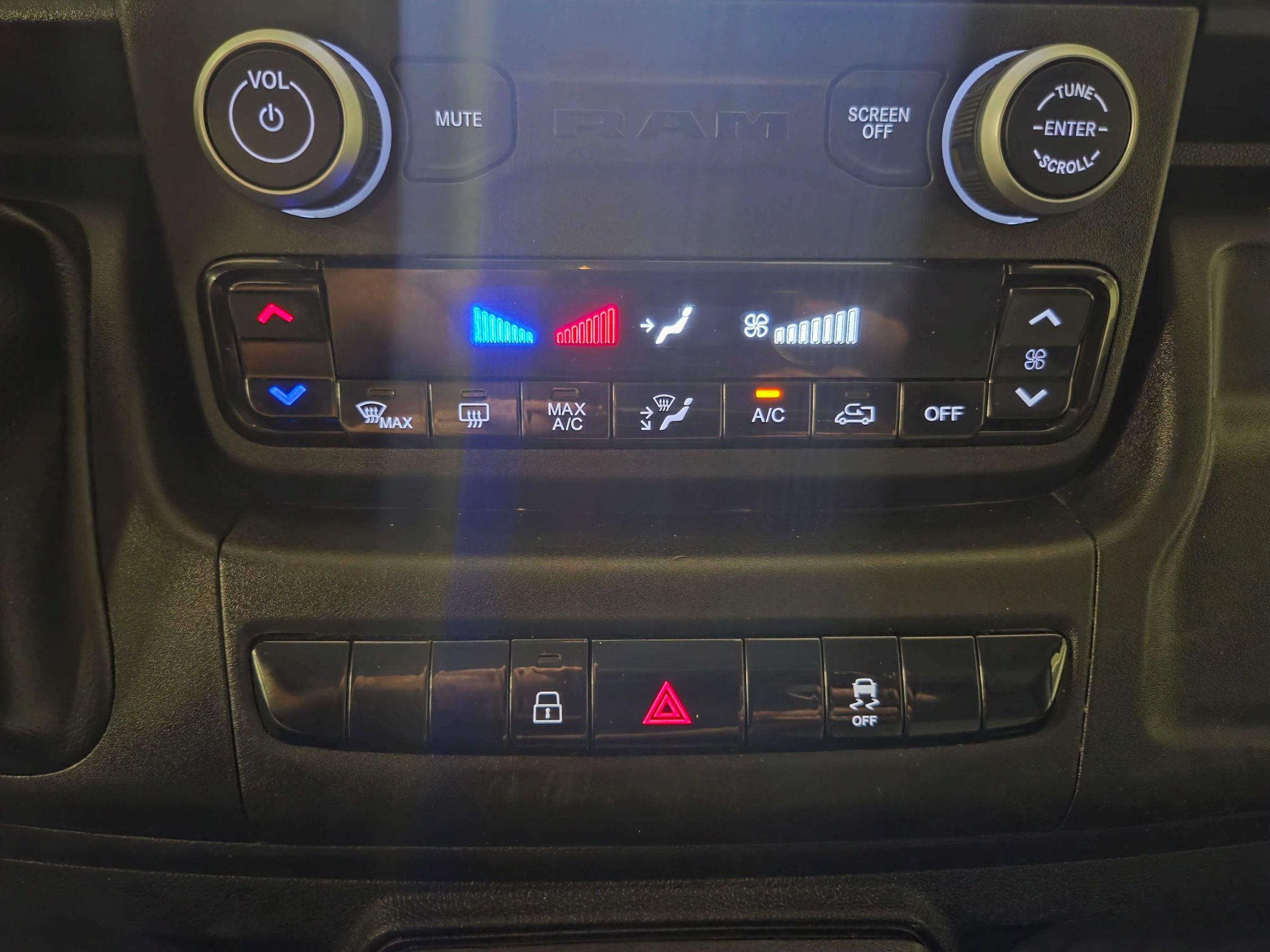 Used 2025 RAM ProMaster 2500 w/ Convenience Group FWD image 23