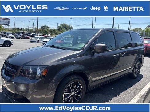 Used 2016 Dodge Grand Caravan SE image 1