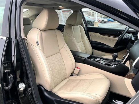 Used 2018 Nissan Maxima Platinum image 7
