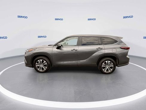 Used 2024 Toyota Highlander XLE FWD image 5