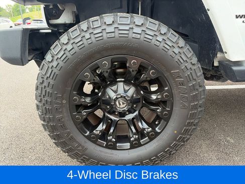 Used 2017 Jeep Wrangler Unlimited Sahara w/ Connectivity Group AWD/4WD image 23