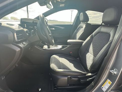 Used 2025 Buick Envista Preferred image 4