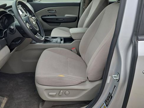 Used 2017 Kia Sedona LX FWD image 15