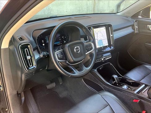 Used 2025 Volvo XC40 B5 Core w/ Protection Package Premier AWD/4WD image 18