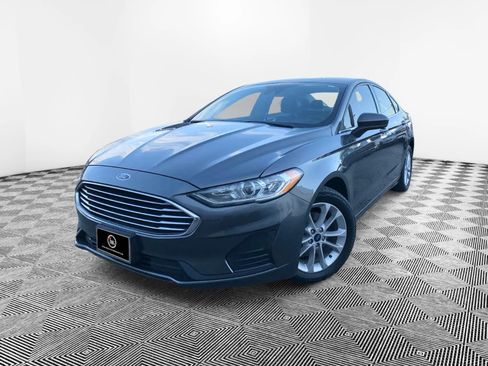 Used 2020 Ford Fusion SE image 2
