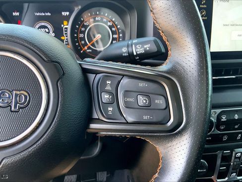 Used 2024 Jeep Gladiator Mojave w/ Safety Group AWD/4WD image 25