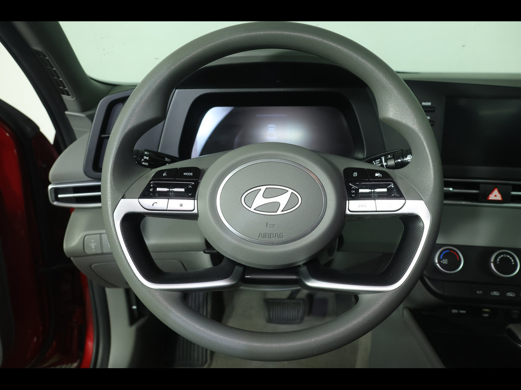 Used 2024 Hyundai Elantra SE FWD image 21