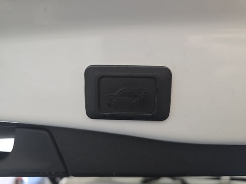 Used 2019 Toyota RAV4 XLE w/ Convenience Package FWD image 14