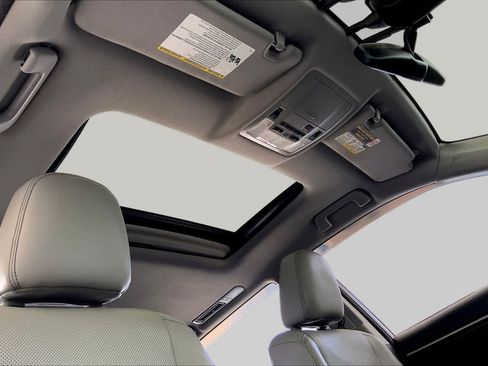 Used 2016 Toyota Highlander Limited w/ Driver Technology Package AWD/4WD image 14