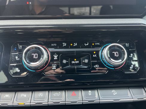 Used 2025 GMC Sierra 1500 AT4 w/ AT4 Premium Package AWD/4WD image 15