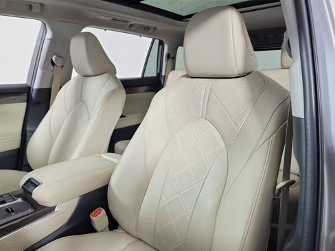 Used 2023 Toyota Highlander Platinum FWD image 20