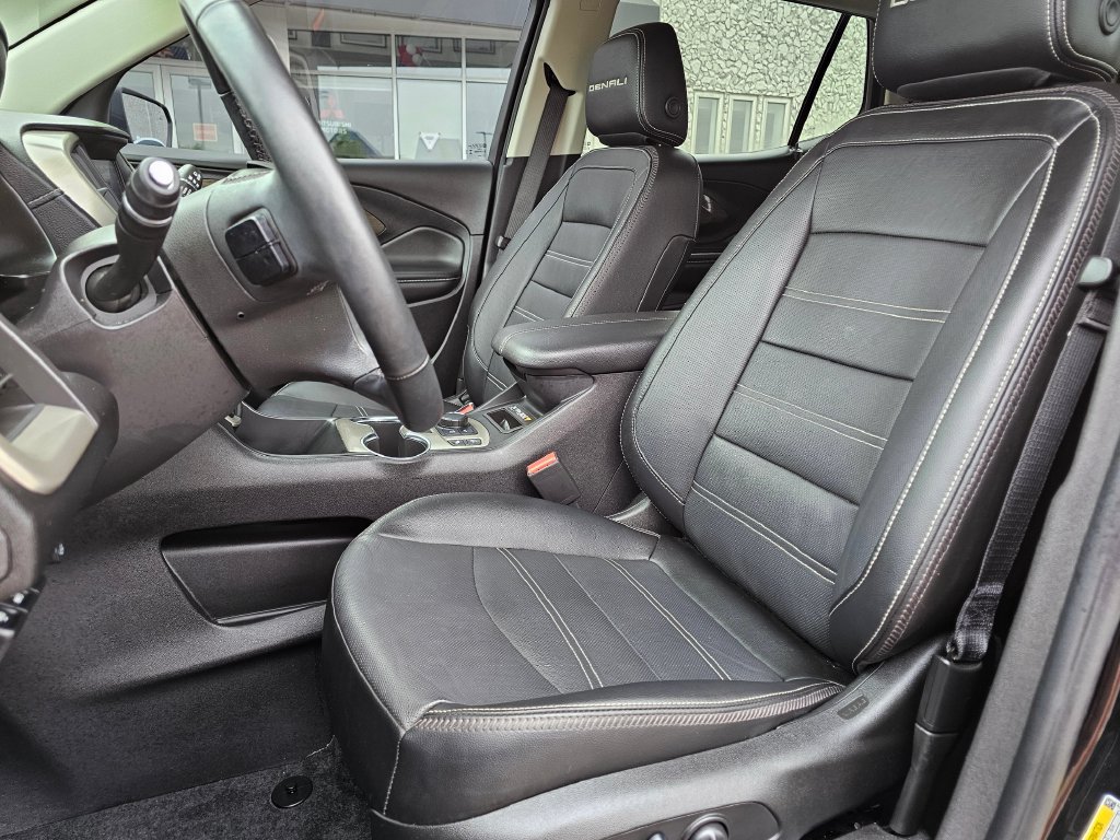 Used 2024 GMC Terrain Denali w/ Black Diamond Edition AWD/4WD image 23
