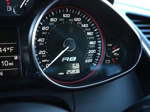 Used 2011 Audi R8 V10 image 34