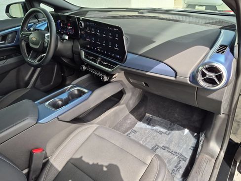 Used 2024 Chevrolet Equinox EV LT FWD image 28