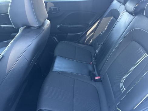 Used 2023 Hyundai Venue Limited image 21