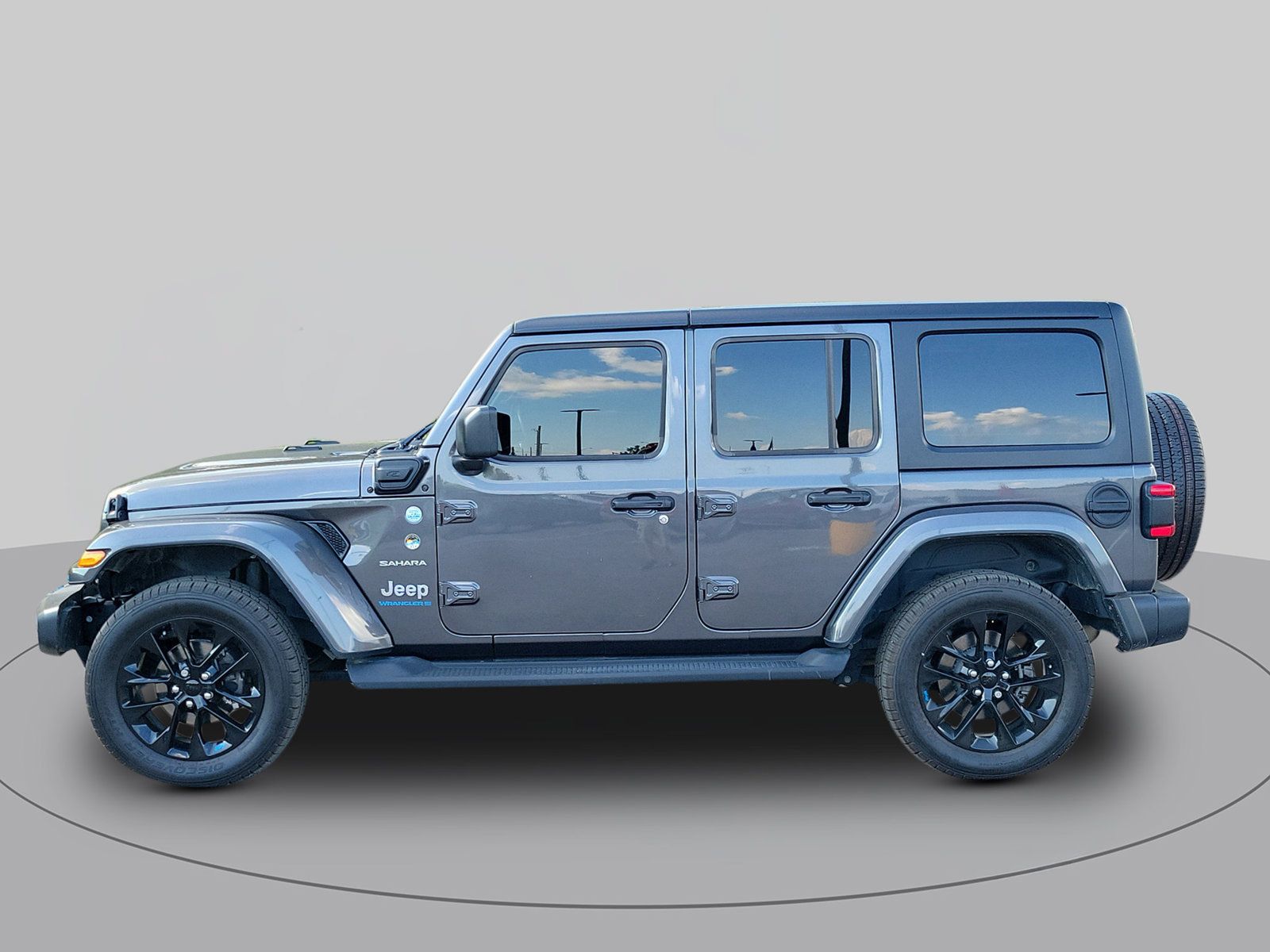 Used 2023 Jeep Wrangler Unlimited Sahara w/ Cold Weather Group AWD/4WD image 6