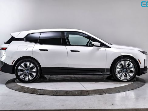 Used 2024 BMW iX xDrive50 w/ Premium Package AWD/4WD image 7