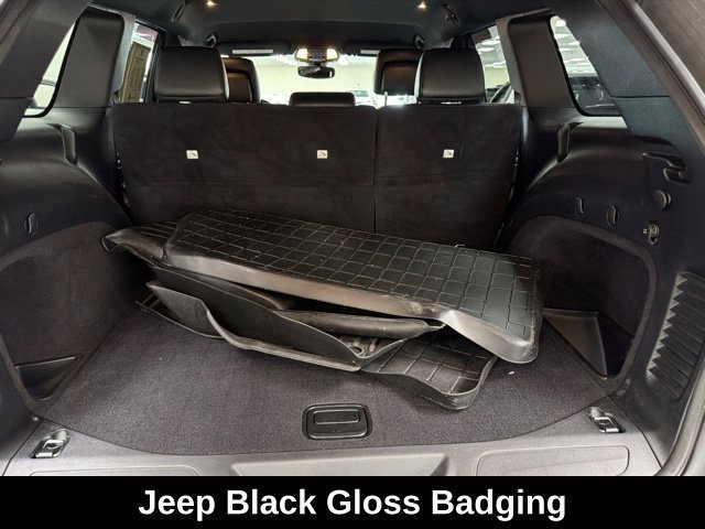 Used 2020 Jeep Grand Cherokee Altitude AWD/4WD image 12