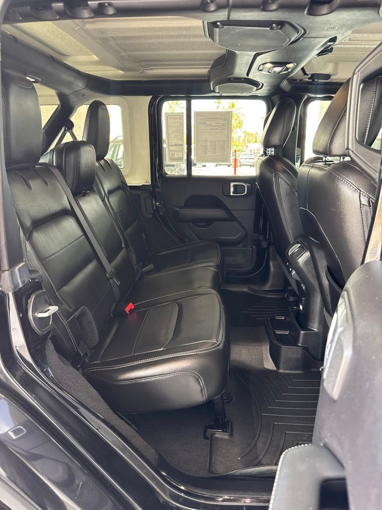 Used 2019 Jeep Wrangler Unlimited Sahara AWD/4WD image 7
